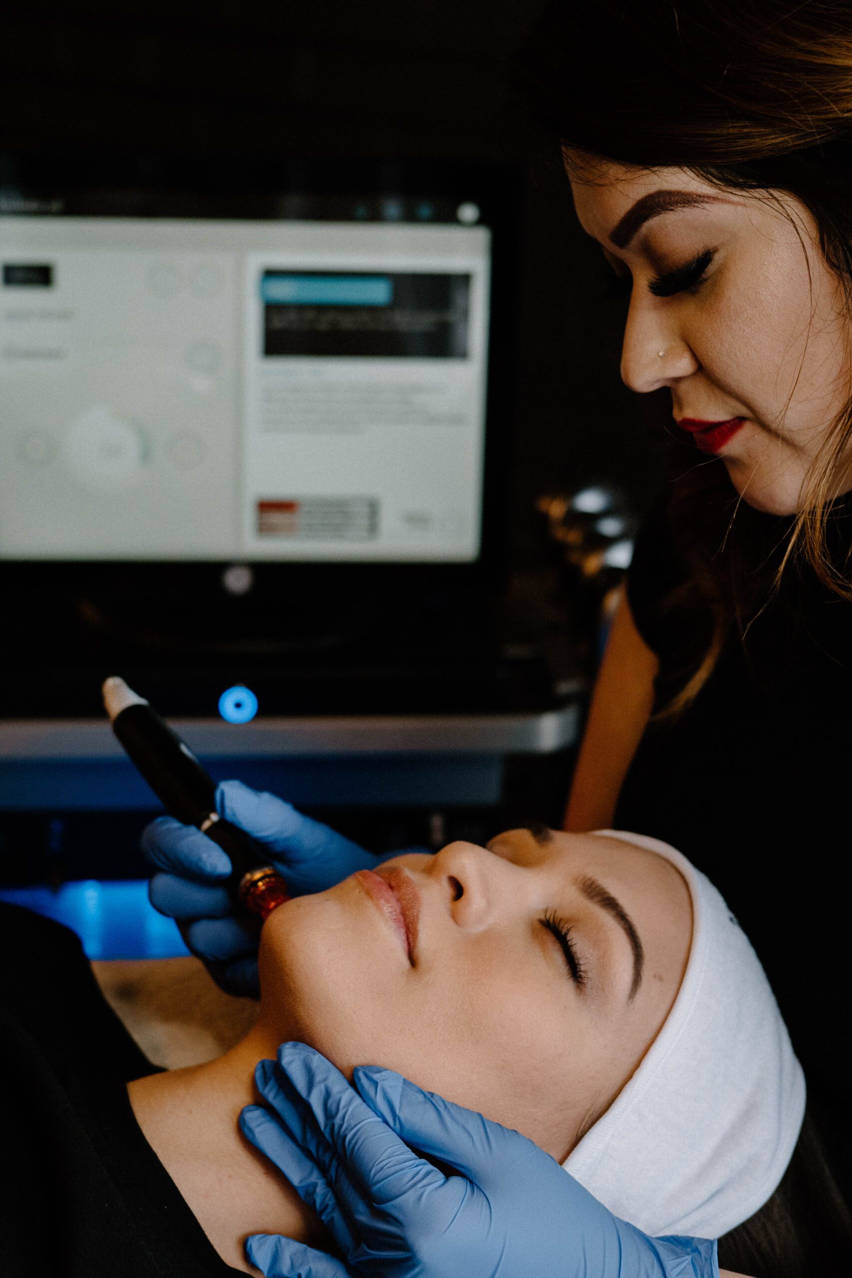 An Aesthetician performing a HydraFacial on a client example 1 at Aesthetically Speaking in Reno, Nevada.